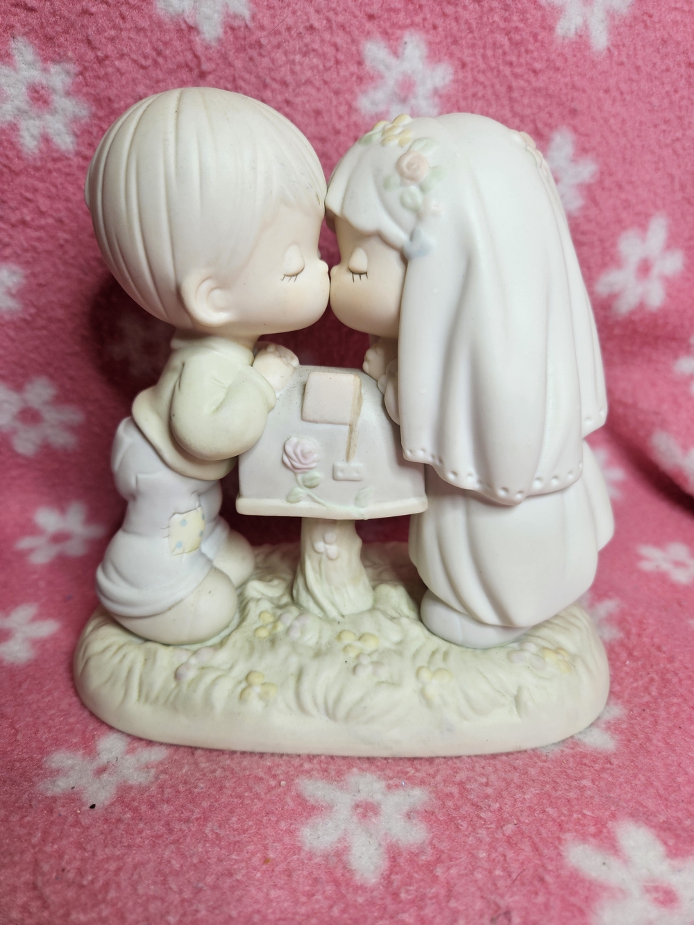 Precious Moments Bride and Groom Kissing Figurine - White/Cream